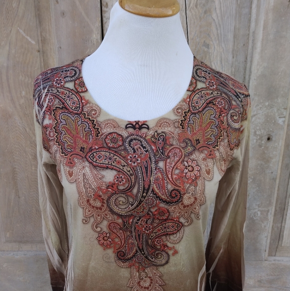 Tan Paisley Tshirt - Picture 2 of 6